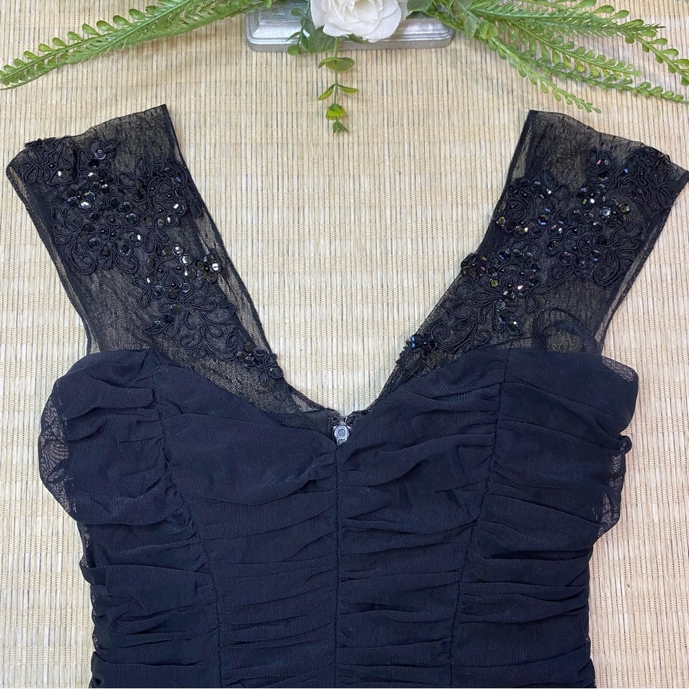 VTG Veronique Young Black Ruched Lace Sequin Blouse Slimming Back Zip Size 4
